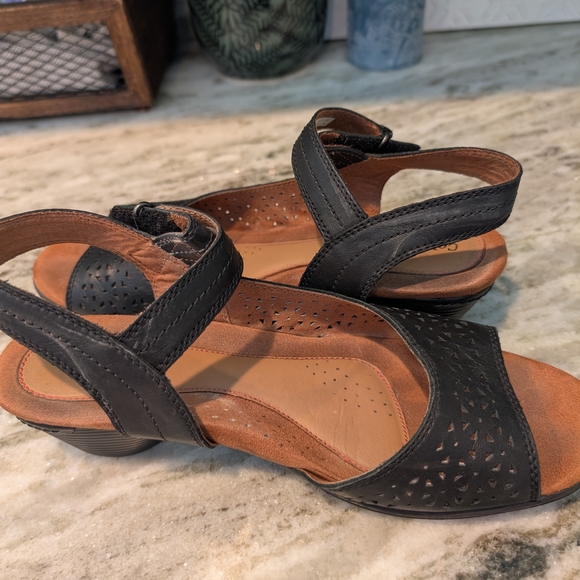 Cobb Hill Black Sandals with Low Heel - Picture 4 of 6
